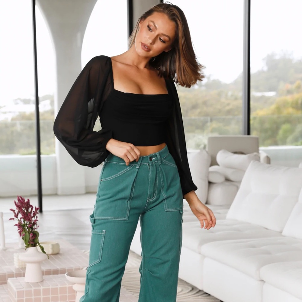 NWT HELLO MOLLY Caramel Heart Crop Black